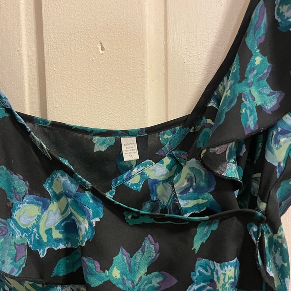 Black and green floral satin wrap top - Picture 2 of 9